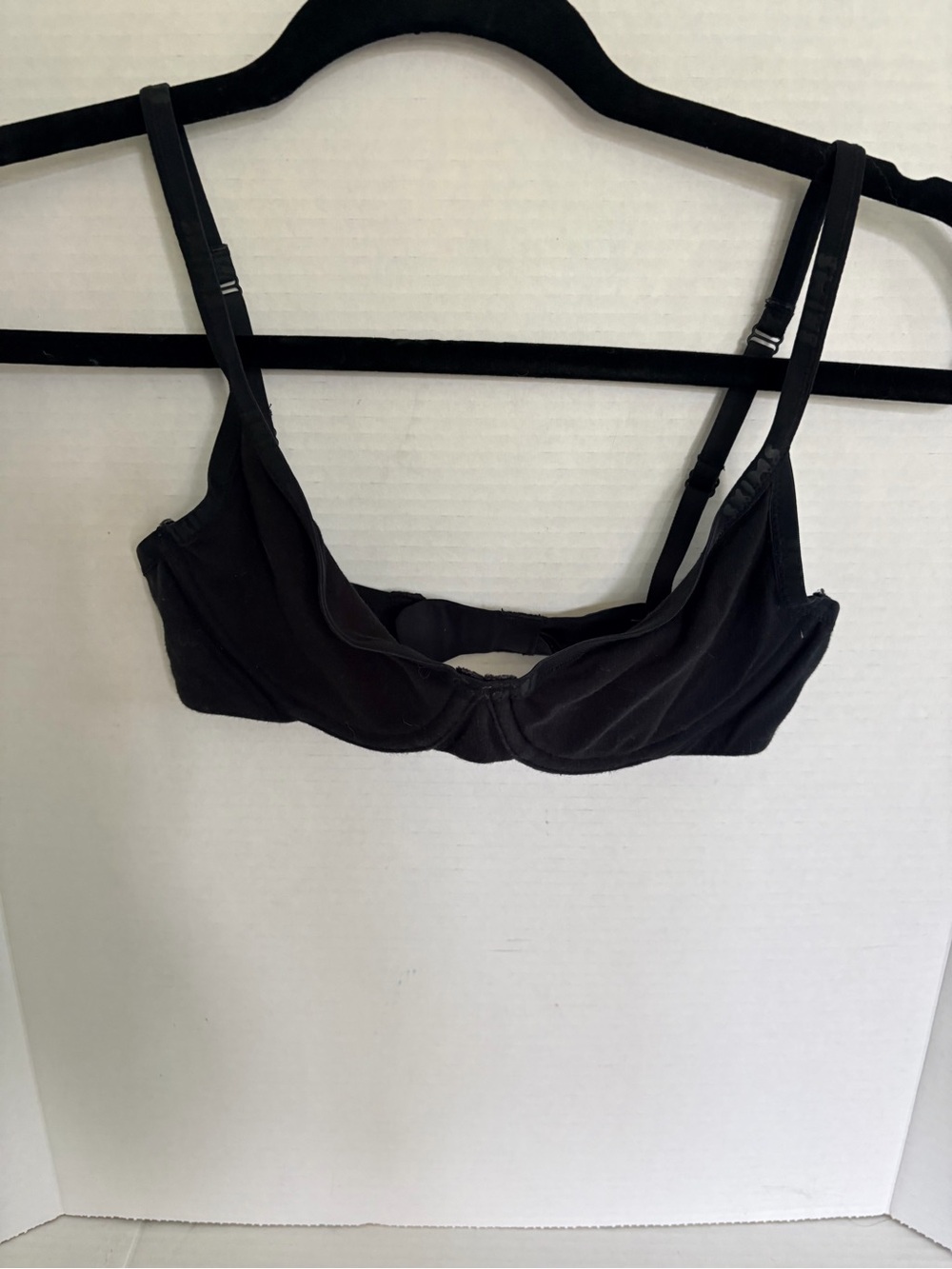 SKIMS Black Women’s Underwire Bra -preloved